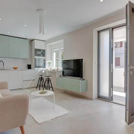 Delux Angie With Free Parking * بولا