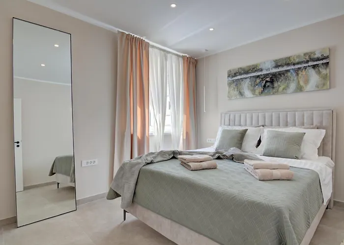 Delux Angie With Free Parking Апартаменти Пула