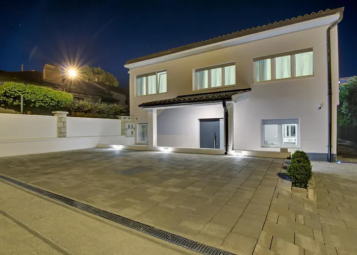 Апартаменти Delux Angie With Free Parking *