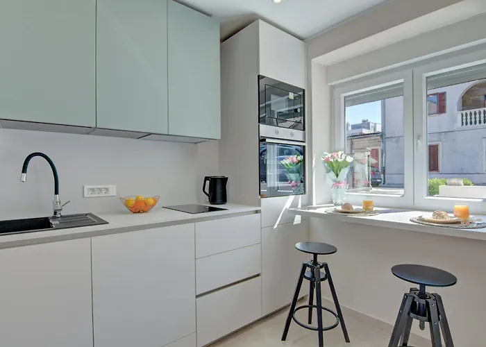 Апартаменти Delux Angie With Free Parking