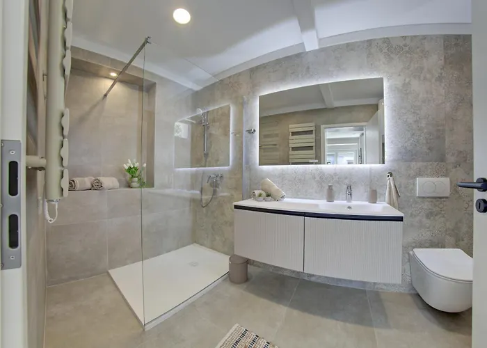 Апартаменти Delux Angie With Free Parking Пула